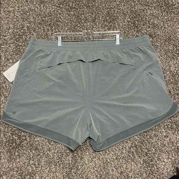NWT ATHLETA Mesh Racer Run Textured Short, 3X - Picture 2 of 6